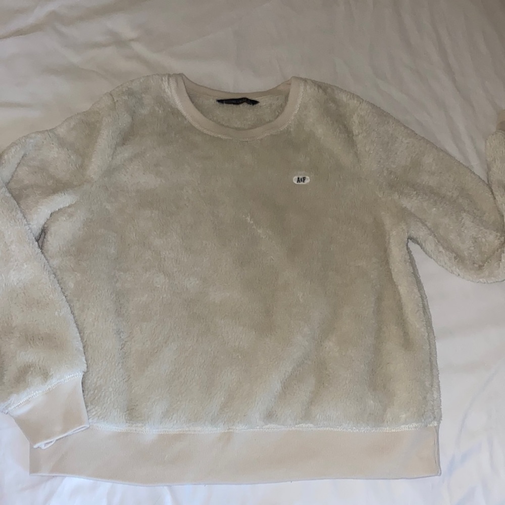 ABERCROMBIE FLUFFY CREWNECK